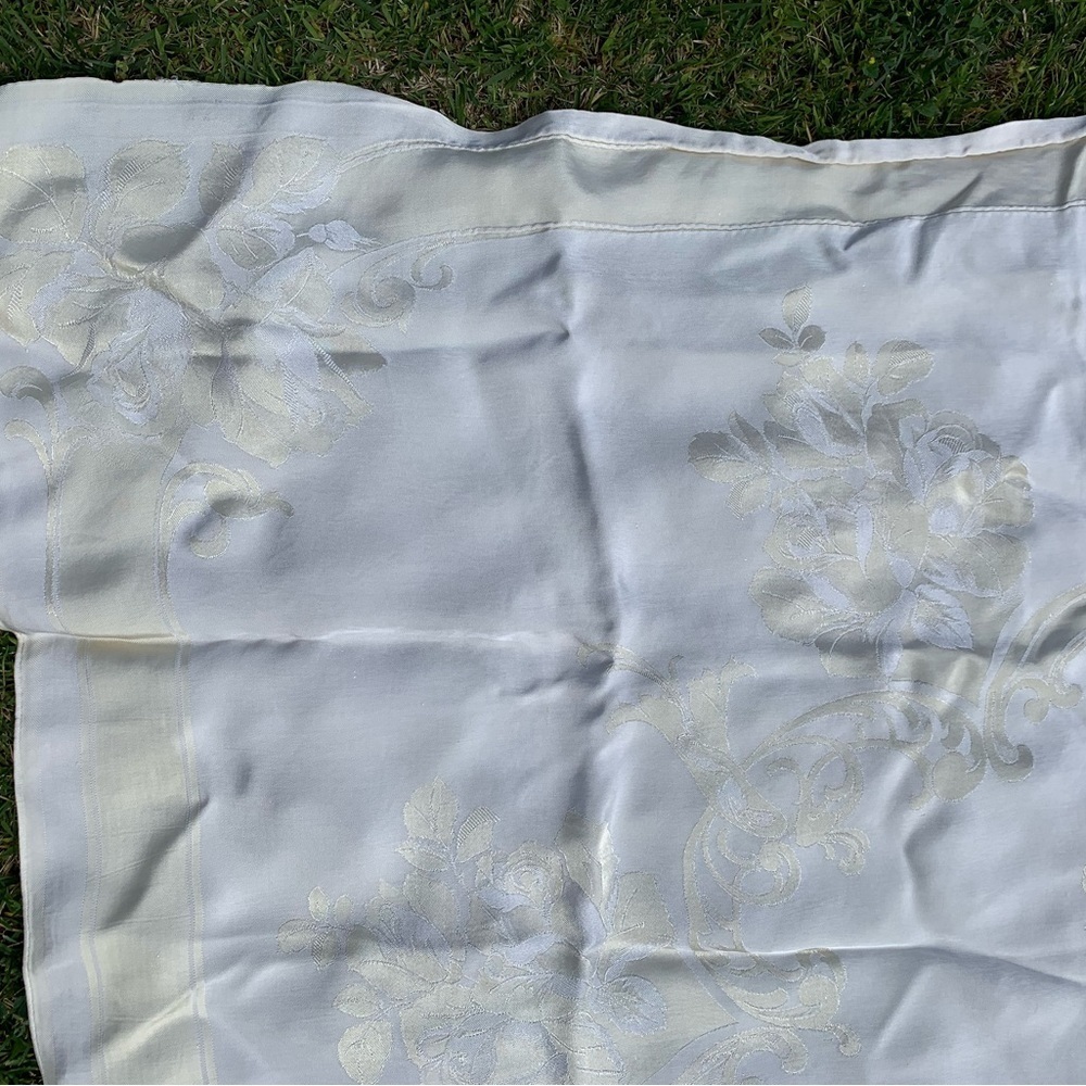 Table Cloth - Picture 2 of 5
